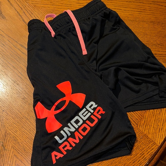 Under Armour Black Shorts with Logo and drawstring - Picture 1 of 1